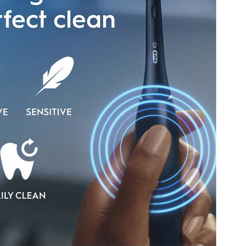 Oral-B iO2 Night Black Electric Toothbrush + Travel Case
