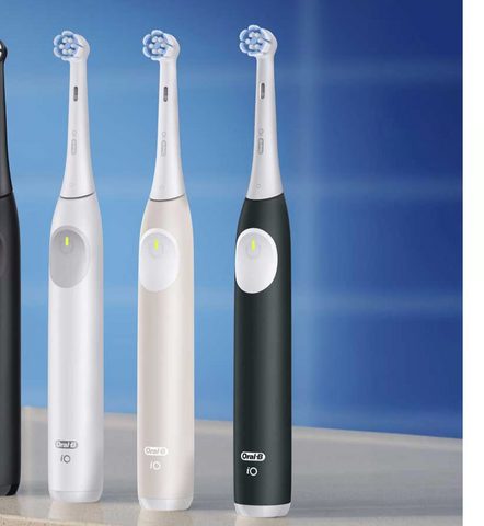 Oral-B iO2 Night Black Electric Toothbrush + Travel Case